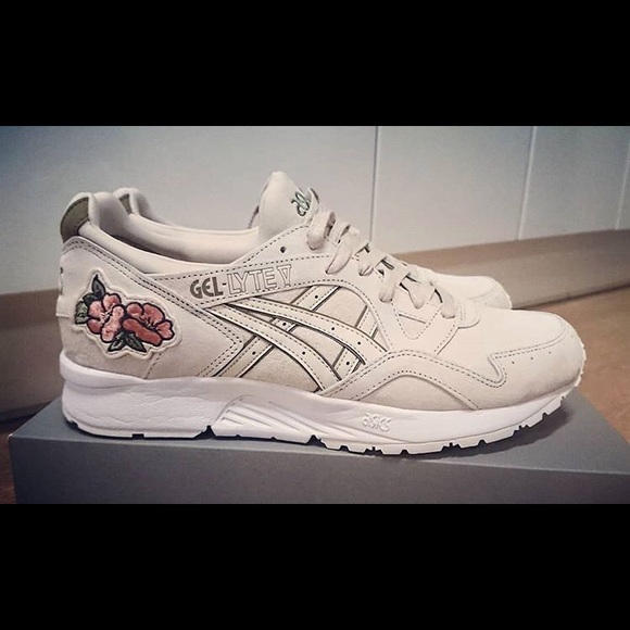 ASICS - Picture 2 of 2